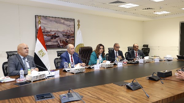 وزيرة التنمية المحلية والبيئة 