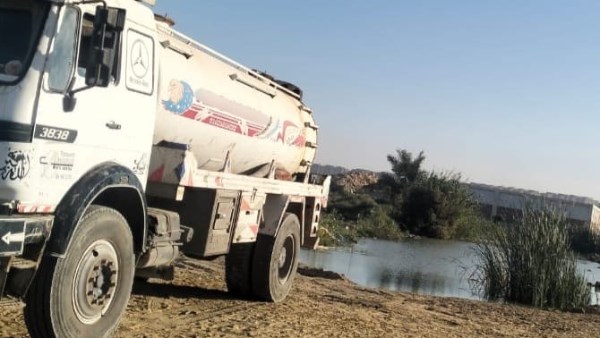 القاء مخلفات خطرة سائلة على أحد أحواض بحيرة مريوط بالإسكندرية
