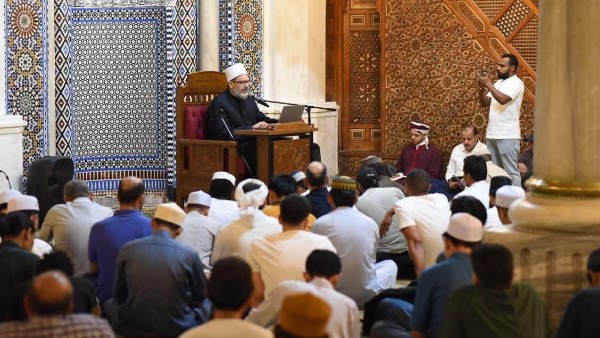 انطلاق مجالس قراءة كتاب «الشمائل المحمدية» للإمام الترمذي بمسجد الإمام الحسين احتفالًا بالمولد النبوي 