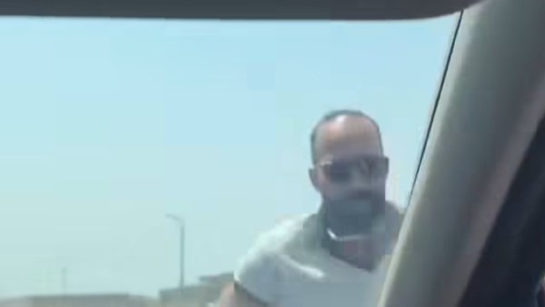 فتاة  تستغيث من شاب في فيديو صادم يشعل السوشيال ميديا