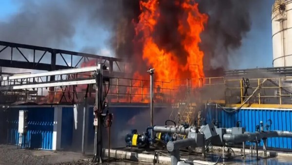 اندلاع حريق في إحدى أكبر مصافي النفط بكازاخستان