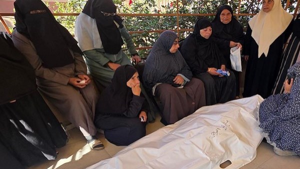 استشهاد شاب فلسطيني متأثرا بإصابته في قصف إسرائيلي على مدينة غزة