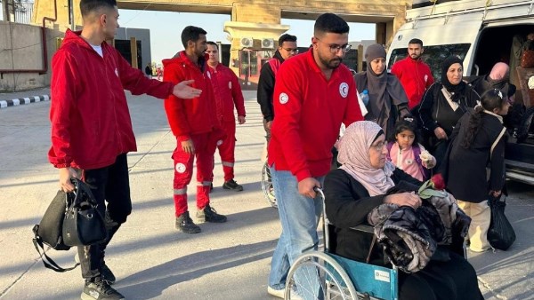ميناء رفح البري يستقبل الدفعة الـ 70 من العائدين الفلسطينيين تمهيدا لعودتهم لغزة