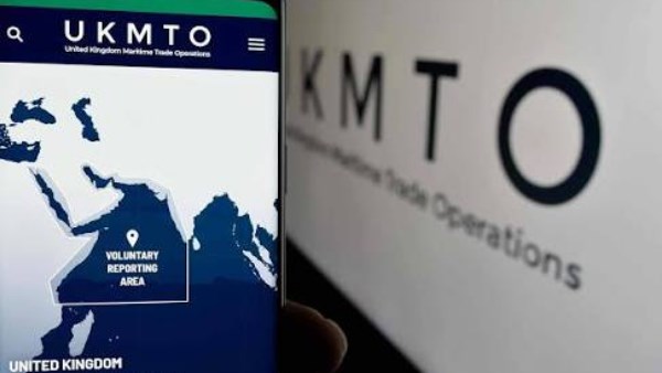 هيئة بحرية بريطانية: مقذوف مجهول يصيب سفينة شحن في مضيق هرمز هيئة بحرية بريطانية: مقذوف مجهول يصيب سفينة شحن في مضيق هرمز