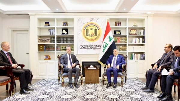 مستشار الأمن القومي العراقي: الحكومة ماضية بتطوير الوضع الاقتصادي وحصر السلاح بيد الدولة