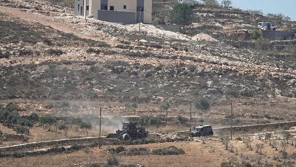 رئيس الوزراء الفلسطيني يوجه بدعم صمود "قصرة" مع تصاعد اعتداءات المستوطنين وإقامة بؤرة استيطانية جديدة شرق رام الله