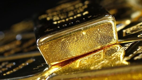 الذهب يرتفع مع تراجع الدولار وانحسار رهانات رفع الفائدة الأمريكية