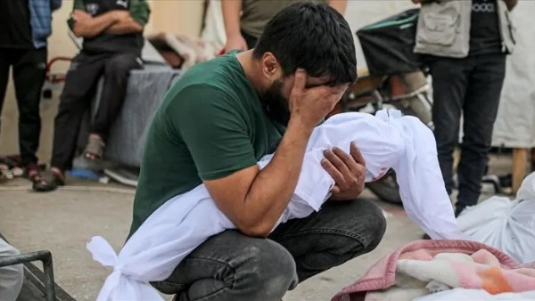 استشهاد وإصابة 7 فلسطينيين في قصف إسرائيلي وسط قطاع غزة