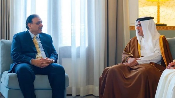 ولي عهد البحرين يؤكد عمق العلاقات مع باكستان والحرص على مواصلة تعزيزها