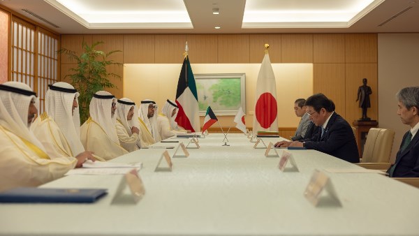 وزير خارجية الكويت يبحث مع نظيره الياباني التطورات الإقليمية والدولية