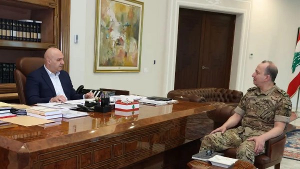 الرئيس عون يبحث مع قائد الجيش الأوضاع الأمنية واعتداءات إسرائيل على الجنوب الرئيس عون يبحث مع قائد الجيش الأوضاع الأمنية واعتداءات إسرائيل على الجنوب