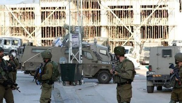 الاحتلال الإسرائيلي يقتحم معهد قلنديا شمال القدس الاحتلال الإسرائيلي يقتحم معهد قلنديا شمال القدس