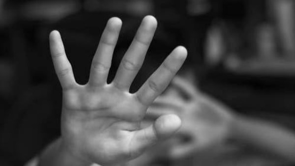 ضرب ابن عشيقته حتى وفاته