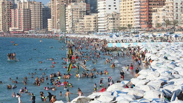 %100 إشغال على شواطئ الإسكندرية.. تفاصيل ذروة موسم الصيف لهذا العام