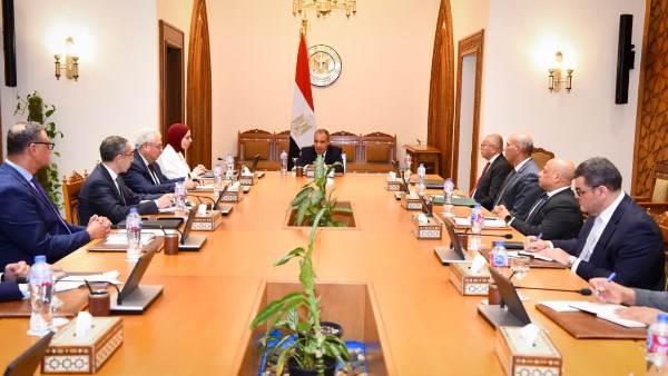 وزير الخارجية يعقد اجتماعاً مع الامانة التنفيذية لإزالة الالغام 