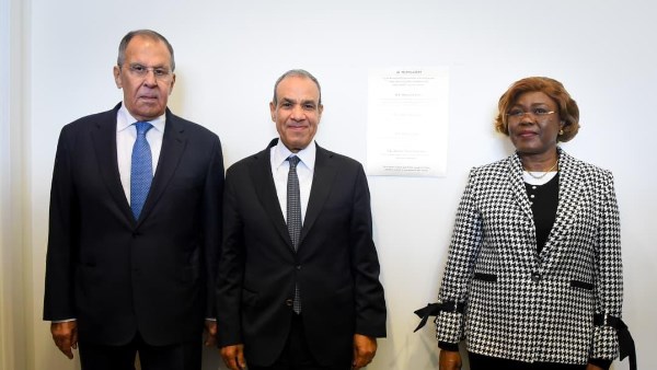 وزير الخارجية مع نظيره الروسي