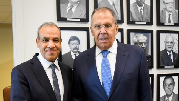 وزير الخارجية يلتقي نظيره الروسي