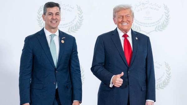 ترامب مع وزير الخارجية مانويل توفار