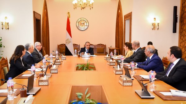 وزير الخارجية يعقد اجتماعاً مع قطاع الهجرة