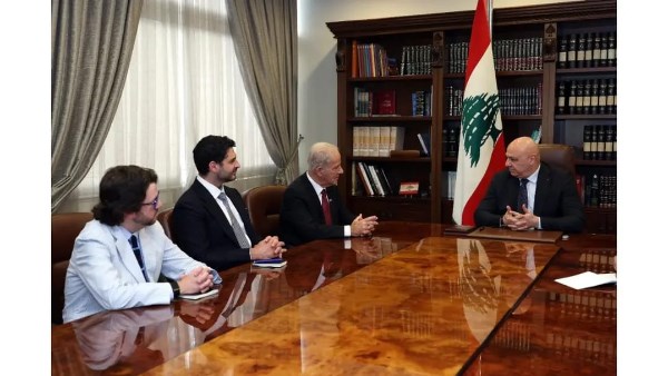 الرئيس اللبناني  مع وفد من الكونجرس الأمريكي