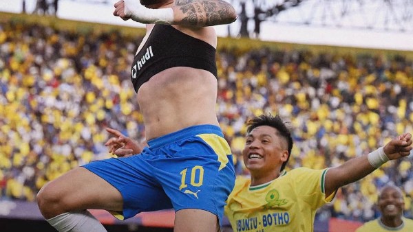 صن داونز الجنوب أفريقي يتوج بكأس القارات الثلاث بفوزه على أهلي جدة 2-1