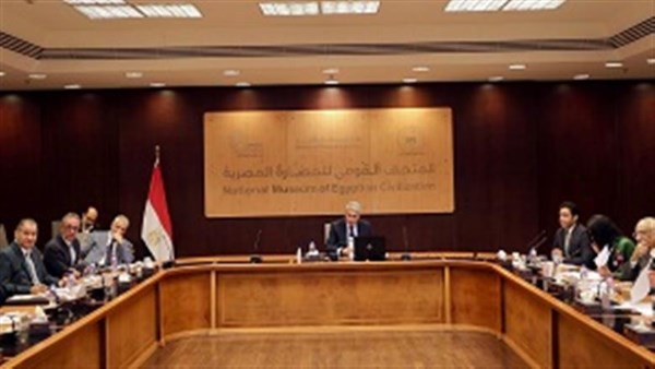  وزير السياحة والآثار