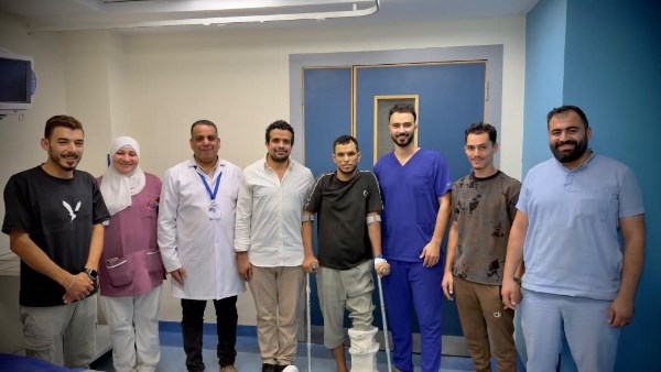 فريق جراحة العظام بمستشفى العريش العام