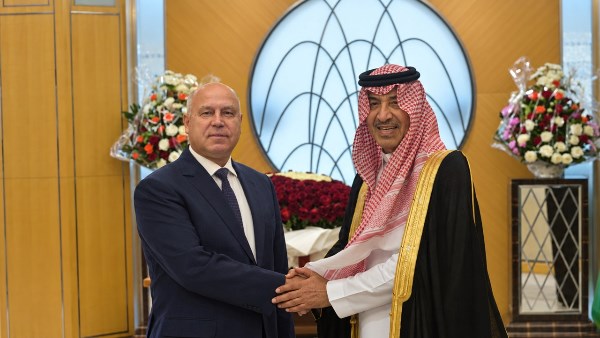 وزير النقل المهندس كامل الوزير