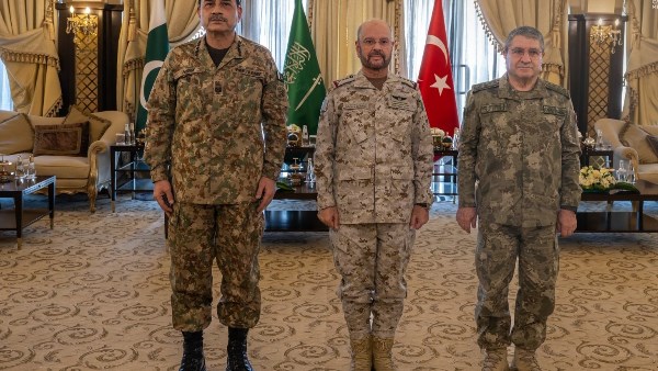  قوات الدفاع ورؤساء هيئات الأركان العامة للدول الأطراف في اتفاقية مكة