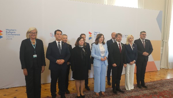 وزيرة شؤون أوروبا النمساوية