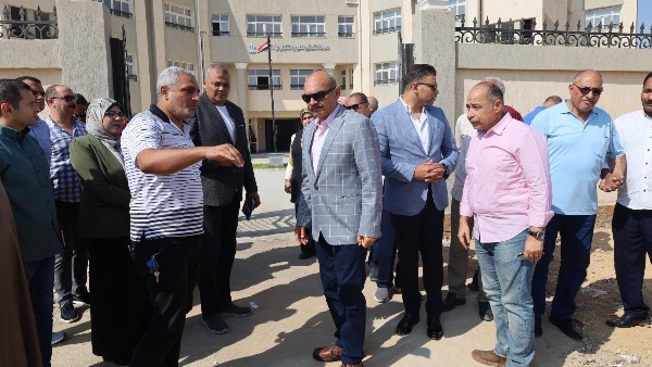 قبل افتتاحه في أكتوبر.. محافظ السويس يتفقد حمام السباحة الأوليمبي ويوجه بسرعة استكمال التجهيزات
