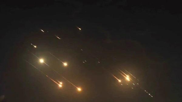 إطلاق صواريخ، أرشيفية 