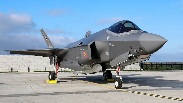 المقاتلة المتطورة F-35 