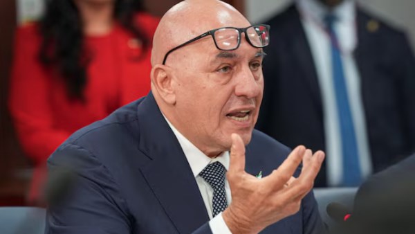 وزير الدفاع الإيطالي جيدو كروسيتو