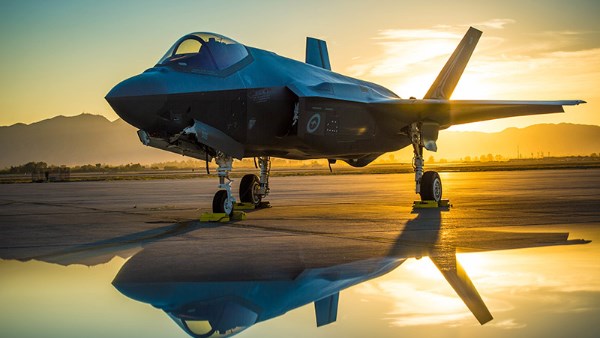 مقاتلة من طراز F-35