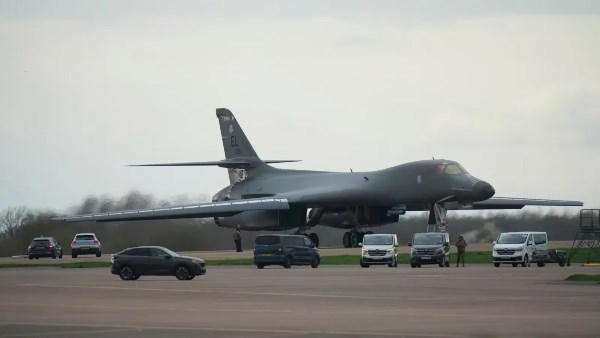 قاذفة استراتيجية أمريكية من طراز B-1B