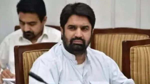 الوزير الباكستاني فضل شكور خان 
