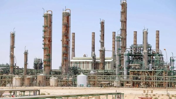 مصفاة نفط في رأس لانوف بليبيا