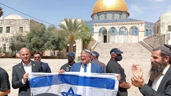 بن غفير يشارك مستوطنين يهود في اقتحام الأقصى 