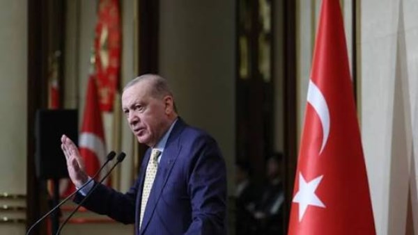أردوغان: نتمسك بوحدة سوريا.. وحل قسد يفتح الباب لمرحلة جديدة أردوغان: نتمسك بوحدة سوريا.. وحل قسد يفتح الباب لمرحلة جديدة