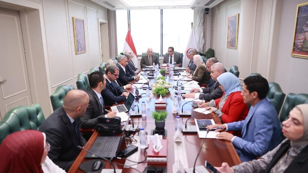 وزير الصحة والسكان 