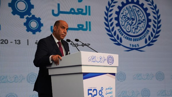 وزير العمل خلال إلقاء كلمته
