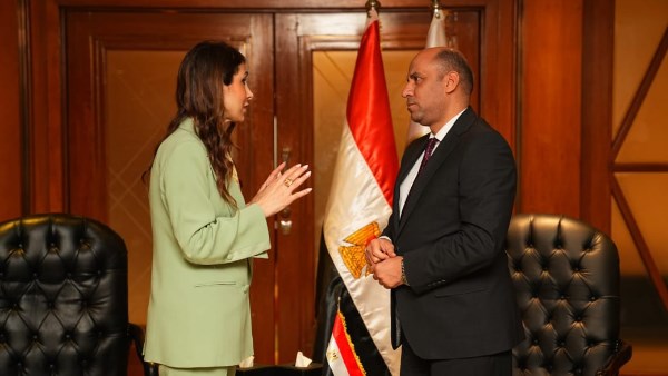 وزير العمل ونظيرته الفلسطينية