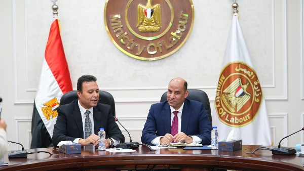 وزير العمل ورئيس الجهاز المركزي للإحصاء 