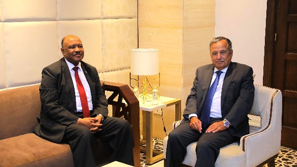 الأمين العام لجامعة الدول العربية يستقبل وزير خارجية السودان 