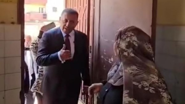مديرة مدرسة كفر الجزار ومحافظ القليوبية