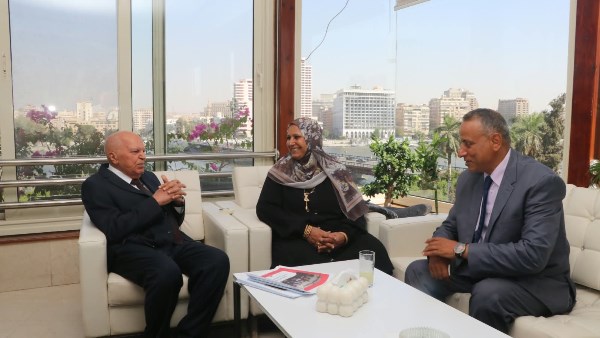 نقيب المعلمين يستقبل صالحة أبو الفضل ونادر علي 