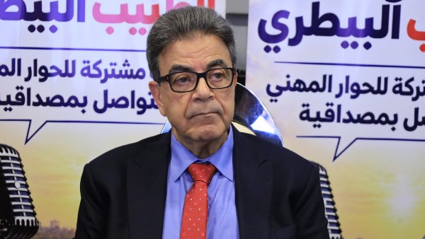 الدكتور مجدي حسن نقيب الأطباء البيطريين