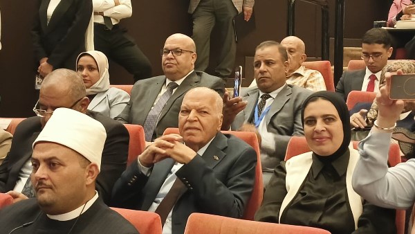 خلف الزناتي نقيب المعلمين 