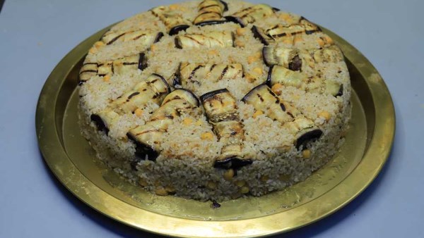 الأرز مع لفائف الباذنجان 